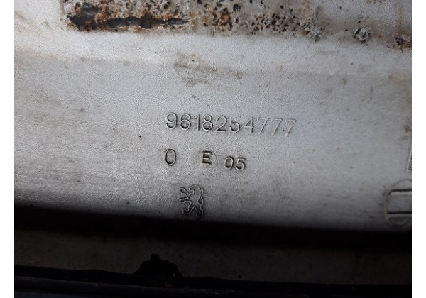 Решітка радіатора Peugeot Partner (96-03р), 9618254777